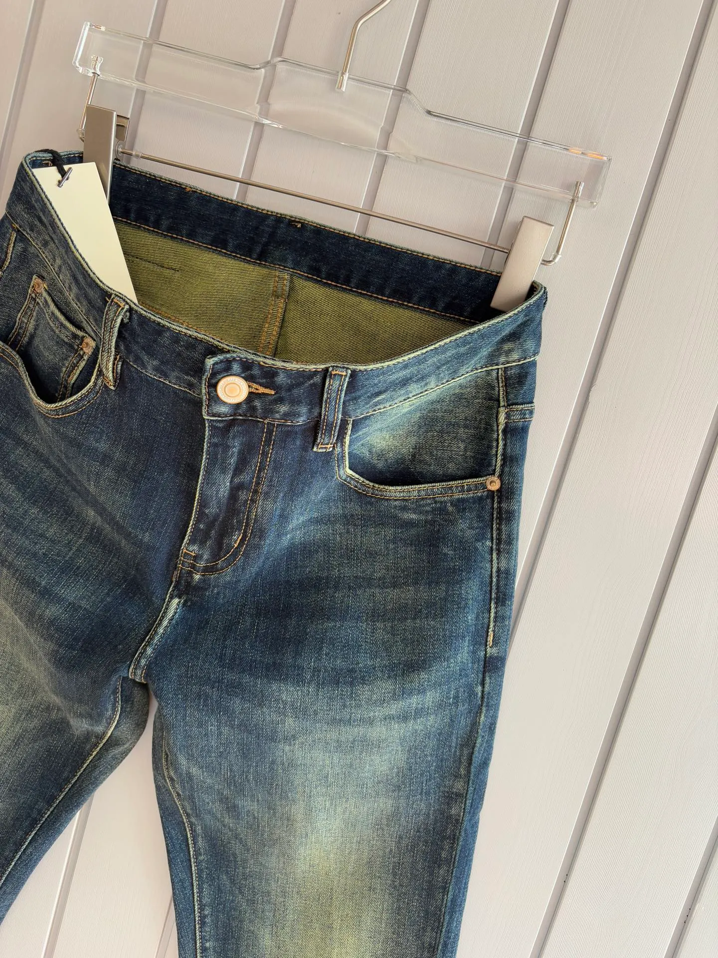 P240 A super stylish pair of jeans, customized original washed denim fabric, unique design, top-notch embroidered letter pattern logo, original hardware accessories decoration, an extremely outstanding pair of jeans, the materials and craftsmanship are extremely luxurious and exquisite, extremely high-grade, handsome and stylish upper body, recommended 👍, 005 code number: 29-38 but not 35; 37
